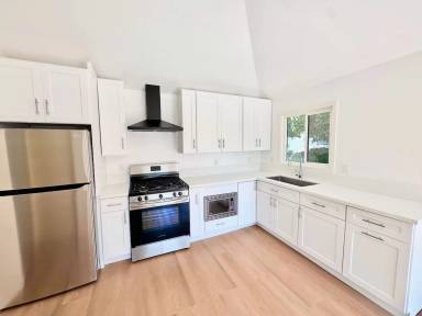 Main picture of 823 N Alexandria Ave