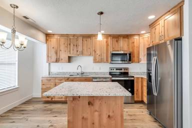 Main picture of 704 S 1600 W