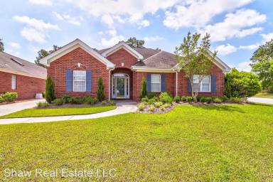 Main picture of 7800 Marymount Dr