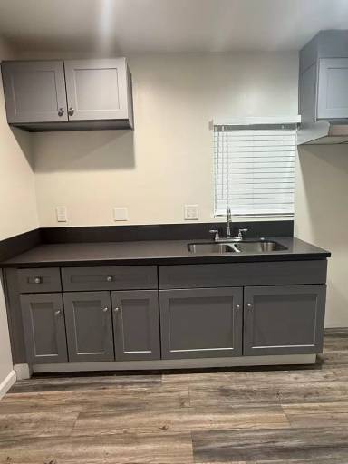 Main picture of 562 W 21st St