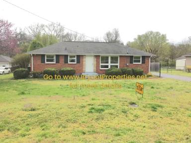 Main picture of 1008 Woods Lake Dr