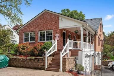Main picture of 25 Metcalf St