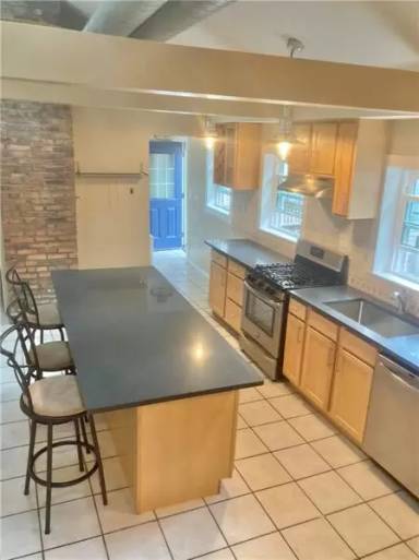 Main picture of 131 S 17th St
