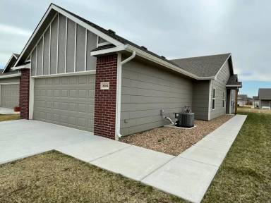 Main picture of 8084 E 34th Ct S
