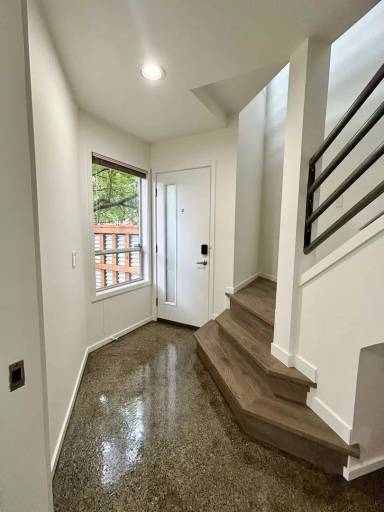 Main picture of 430 10th Ave E
