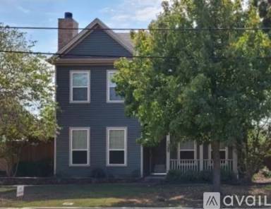 Main picture of 220 Lamar St