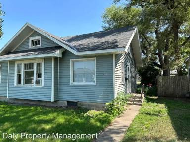 Main picture of 819 W 5th St