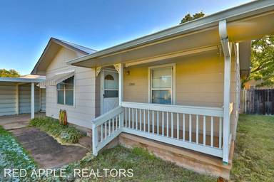 Main picture of 2789 Beech St