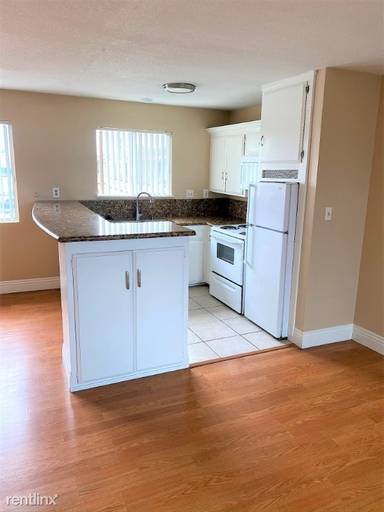 Main picture of 931 W 19th St