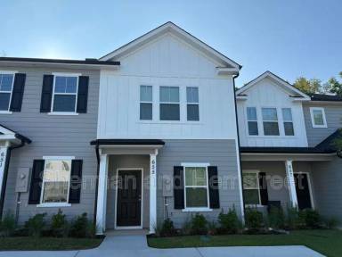 Main picture of 655 Caroline Ct