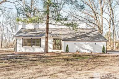 Main picture of 19303 Summers Dr