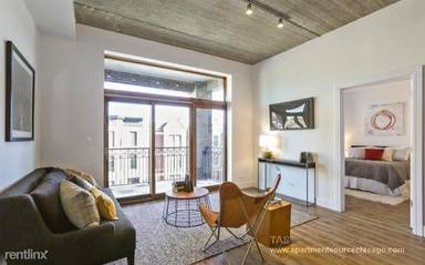 Main picture of 2944 N Halsted St