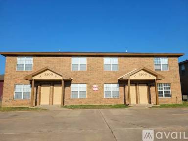 Main picture of 3200 Hereford Ln