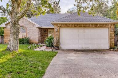 Main picture of 2241 Prytania Cir