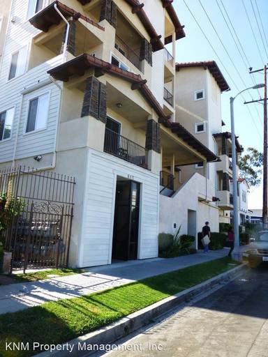 Main picture of 815 S Grand Ave