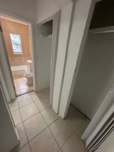 Main picture of 400 NW 7th St