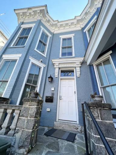 Main picture of 229 E St NE