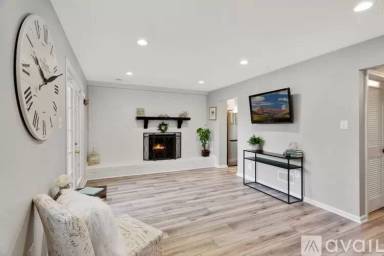 Main picture of 10400 Armstrong St