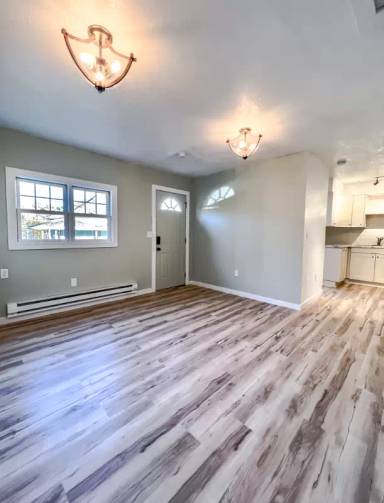 Main picture of 645 Main St