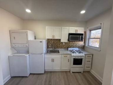 Main picture of 15 Washburn Ave