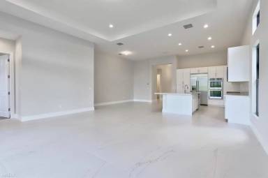 Main picture of 10410 SW 19th St