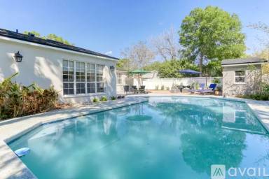 Main picture of 4014 W Palmira Ave