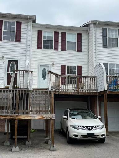 Main picture of 121 Bilco St