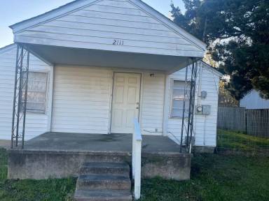 Main picture of 2111 Maurice St