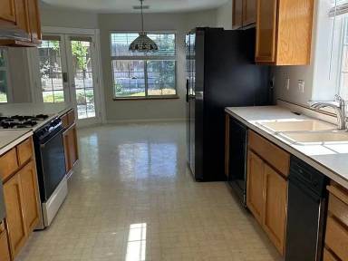 Main picture of 1213 W Robert Ave