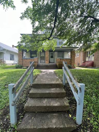 Main picture of 835 N Riley Ave