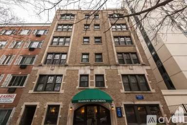 Main picture of 1347 N Dearborn St