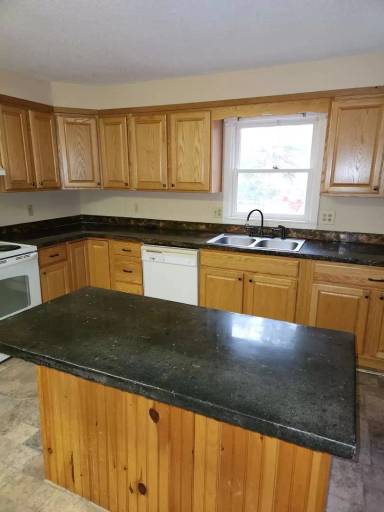 Main picture of 484 S Main St