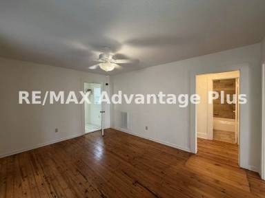 Main picture of 711 Monroe St