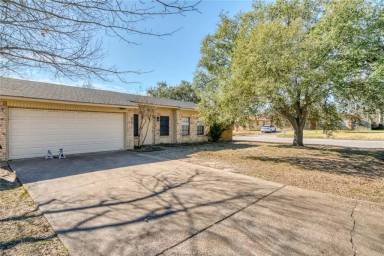 Main picture of 1100 Taurus Cir