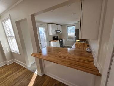 Main picture of 18 School St