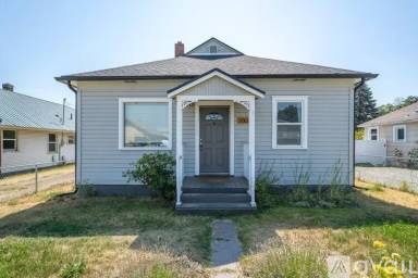 Main picture of 2002 E Hoffman Ave