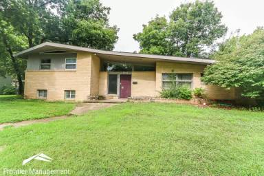 Main picture of 1425 Harry Rd