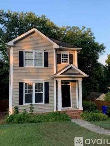 Main picture of 108 Moultrie St