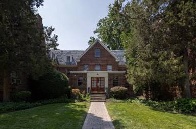 Main picture of 625 E Lancaster Ave