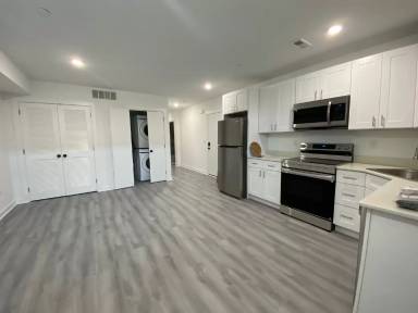 Main picture of 5436 Vine St