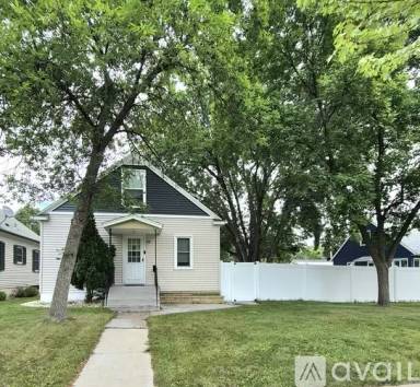 Main picture of 48 23rd Ave N