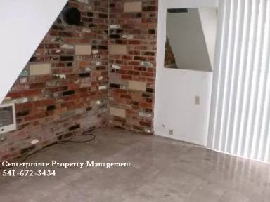 Main picture of 725 W Ballf St