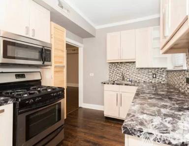 Main picture of 715 W Buckingham Pl