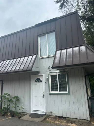 Main picture of 708 SE Davis St