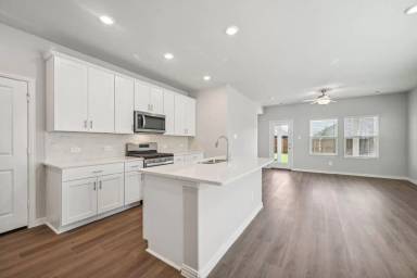 Main picture of 706 Hemingway Ln