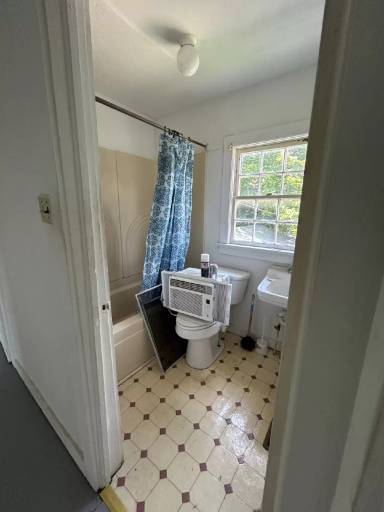Main picture of 417 W 15th St