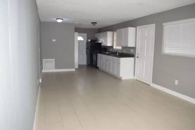Main picture of 3094 SE Clayton St