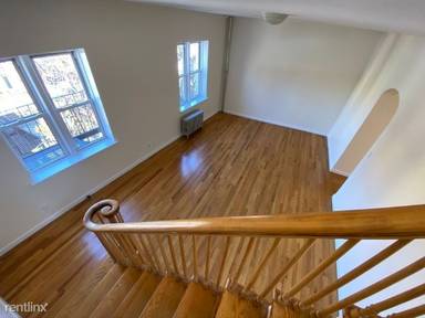 Main picture of 212 Grand St