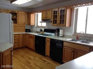 Main picture of 1344 Mark St NE