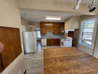 Main picture of 512 15th St NE
